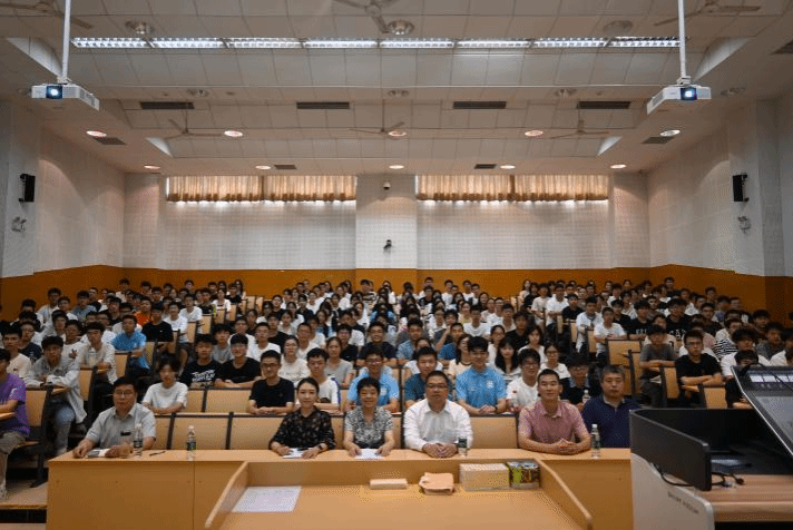 suncitygroup太阳新城举行2025级新生入学教育